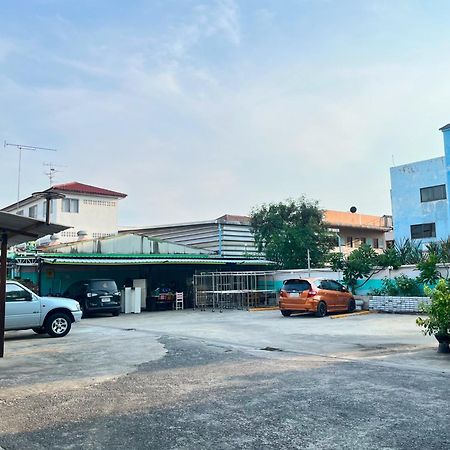 Pa Chalermchai Guesthouse Bangkok Ngoại thất bức ảnh