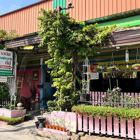 Pa Chalermchai Guesthouse Bangkok Ngoại thất bức ảnh