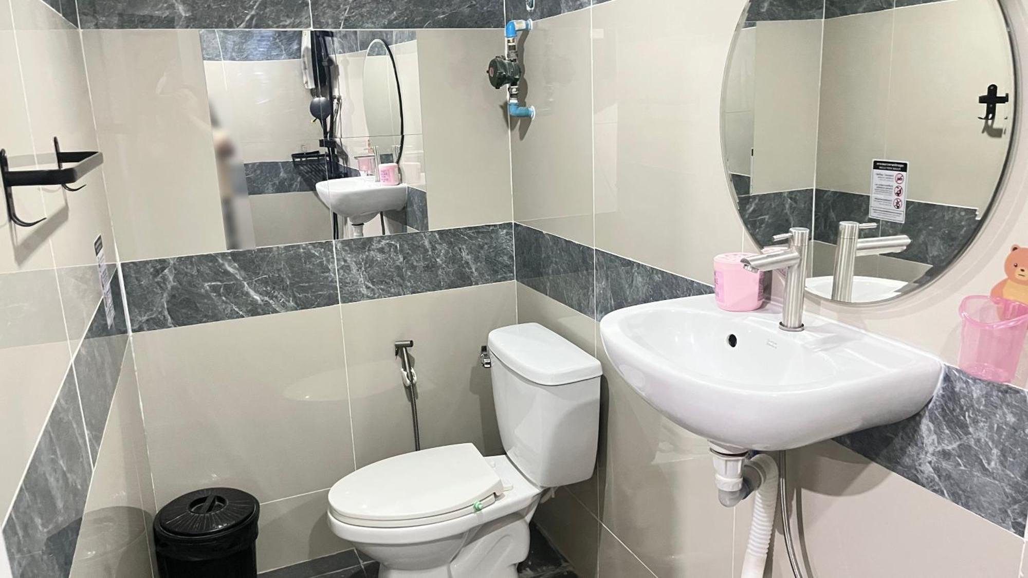 Pa Chalermchai Guesthouse Bangkok Ngoại thất bức ảnh