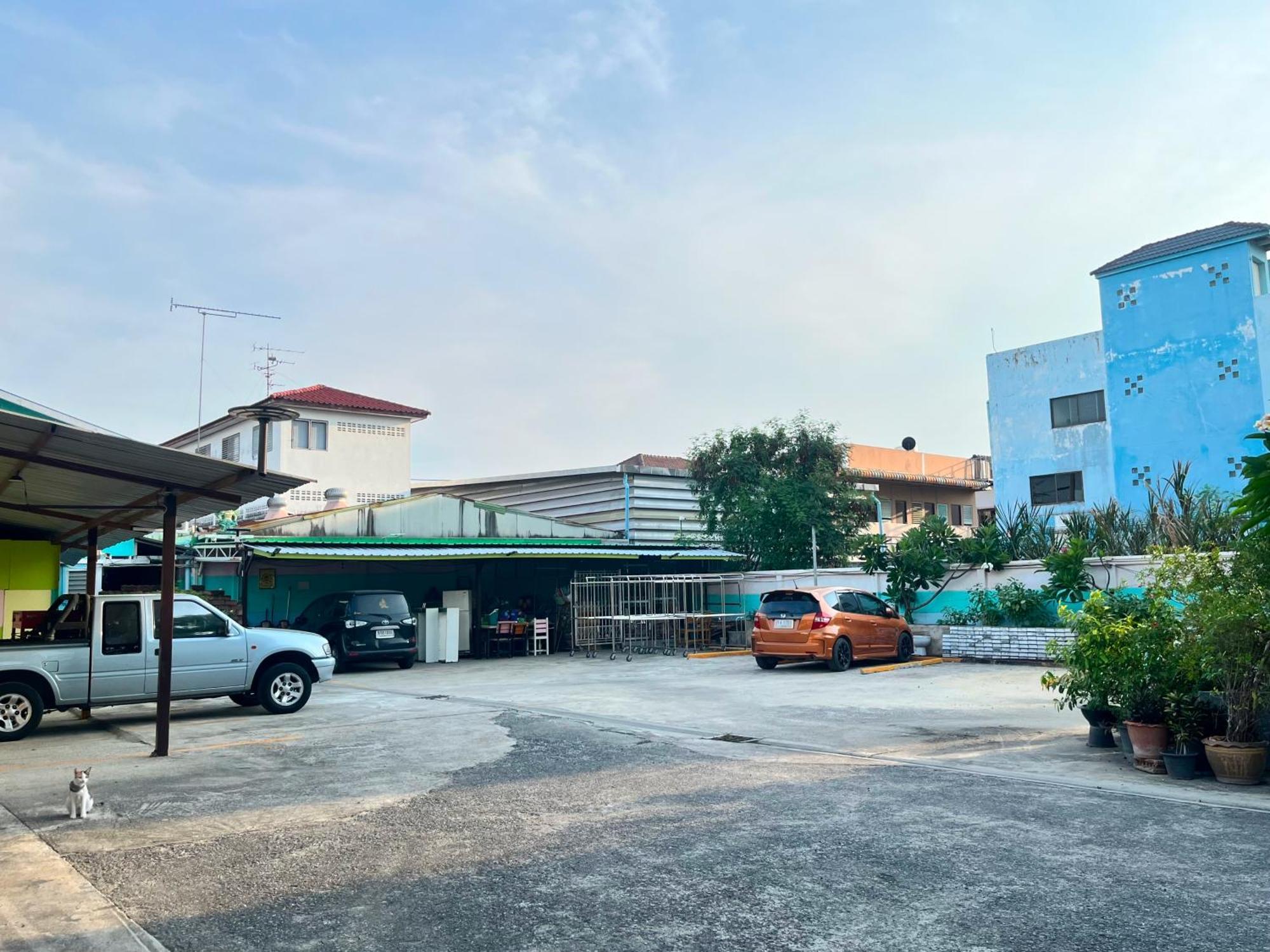 Pa Chalermchai Guesthouse Bangkok Ngoại thất bức ảnh