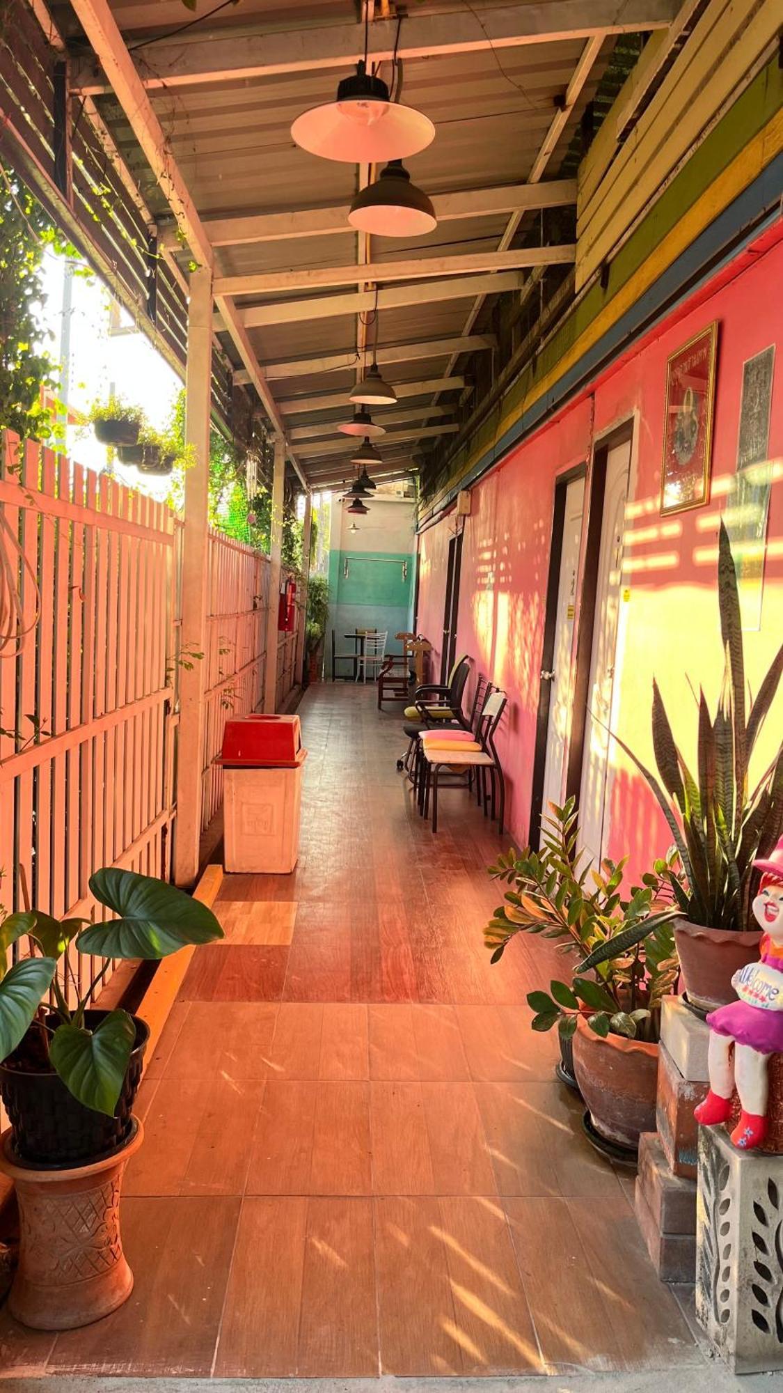 Pa Chalermchai Guesthouse Bangkok Ngoại thất bức ảnh