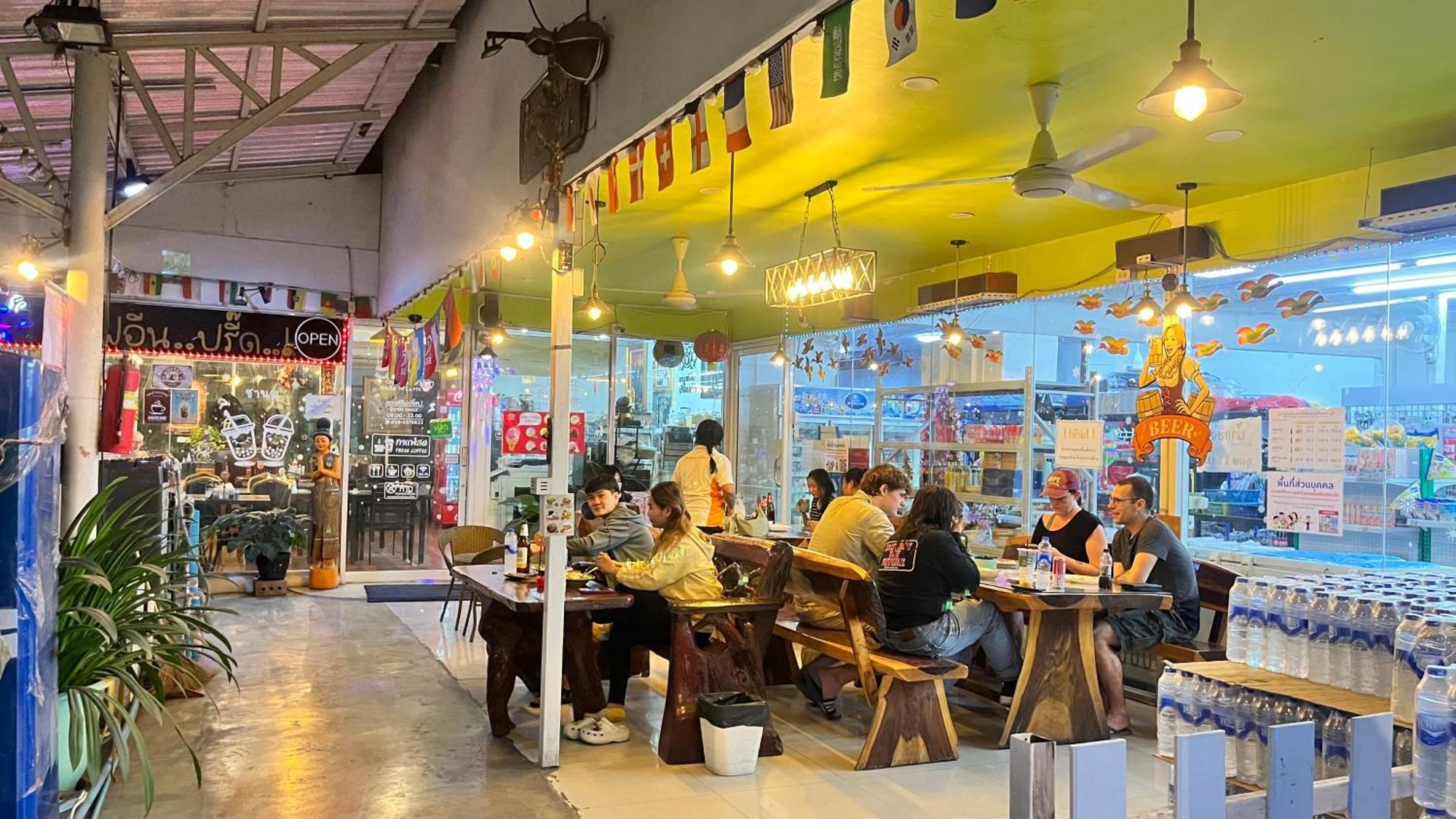 Pa Chalermchai Guesthouse Bangkok Ngoại thất bức ảnh