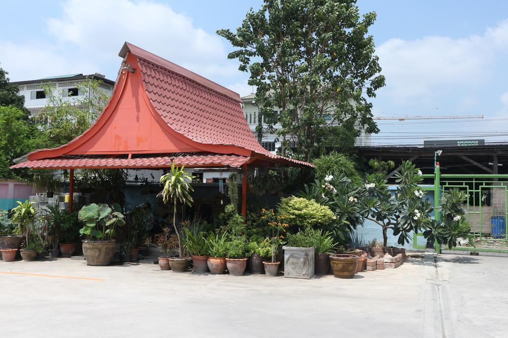 Pa Chalermchai Guesthouse Bangkok Ngoại thất bức ảnh